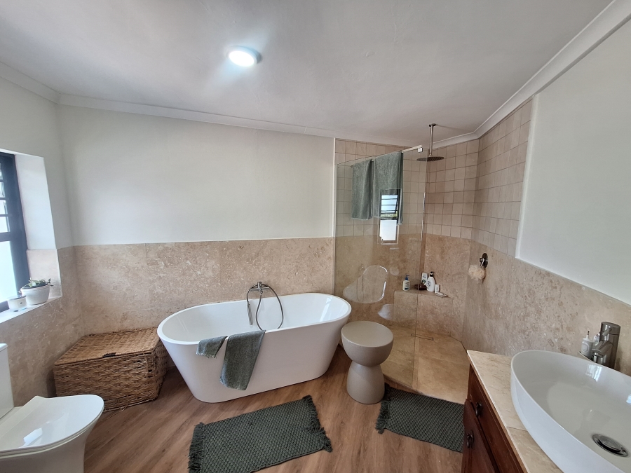 4 Bedroom Property for Sale in Wavecrest Eastern Cape